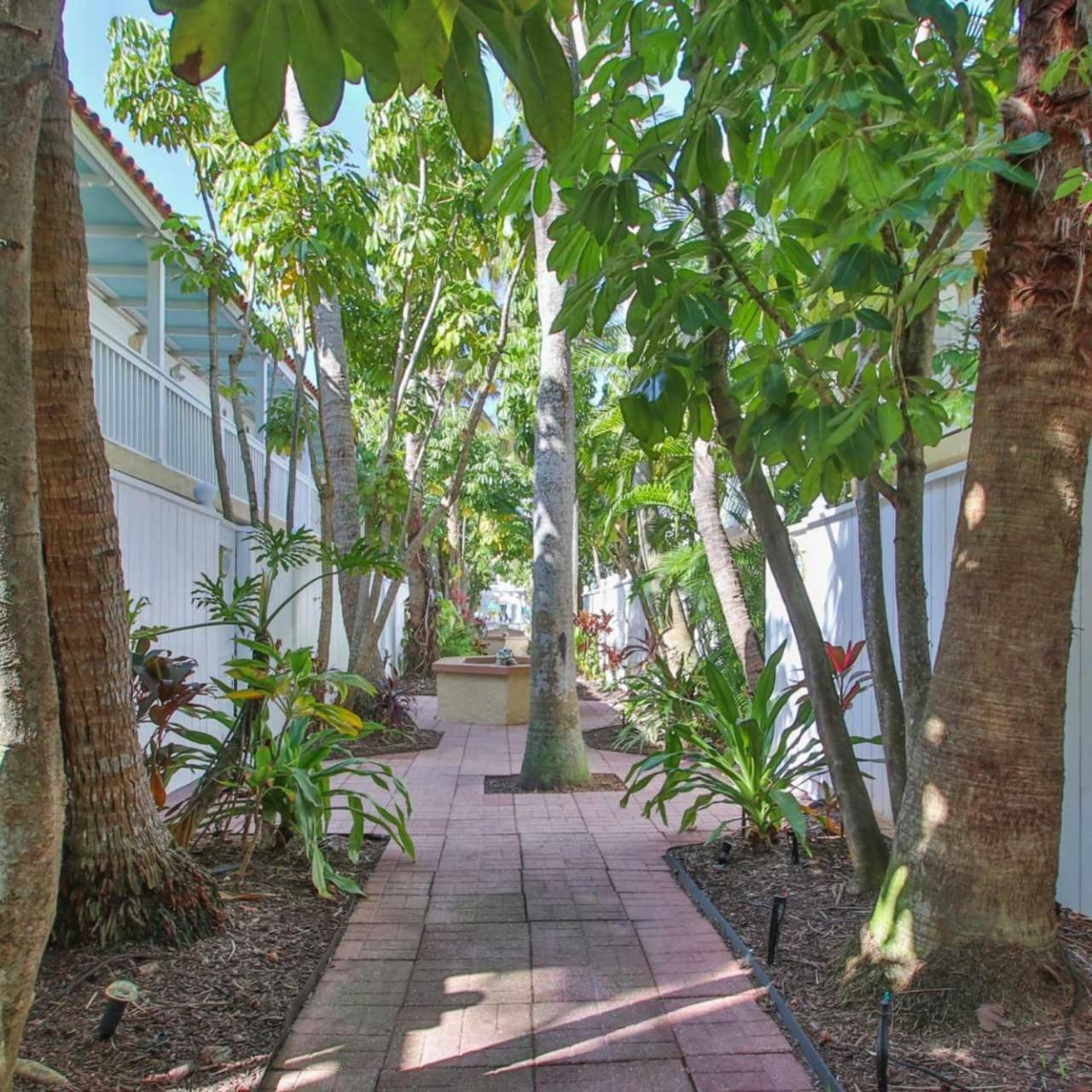 Tortuga Inn Beach Resort Unit #229 Bradenton Beach Exterior photo